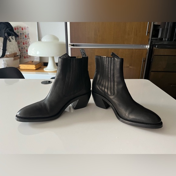 Gorgeous FREE LANCE Paris Chelsea boots size 8 - retail $1299 as new - Picture 8 of 16